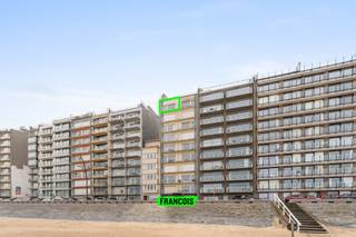 Dit opvallend lichtrijke appartement bevindt zich op de rustige kant van de Zeedijk van Blankenberge. Met fenomenaal zicht op het Oosterstaketsel,...