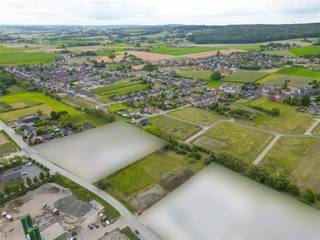 <p><span>Investeer in uw toekomst: 6.658 m² KMO-terrein te Kluisbergen</span><span><br />Op een strategische locatie in Kluisbergen bieden wij u een perceel van </span><span>6.658 m² binnen de KMO-zone Rosalinde</span><span>. Dankzij de vlotte verbinding naar zowel de N36 (Stationsstraat) als de N8 vormt dit de ideale uitvalsbasis voor ondernemers die willen groeien.<br />Dit terrein geeft u de vrijheid en ruimte om uw onderneming vorm te geven in een omgeving die bedrijvigheid en bereikbaarheid combineert.</span></p><p><span>Interesse in deze ligging, maar eerder in slechts een deel van dit terrein? Contacteer ons dan zeker ook voor meer info, want ook die mogelijkheid is zeker aanwezig. </span></p><p><span> </span></p><p><span> </span></p><p><span> </span></p>