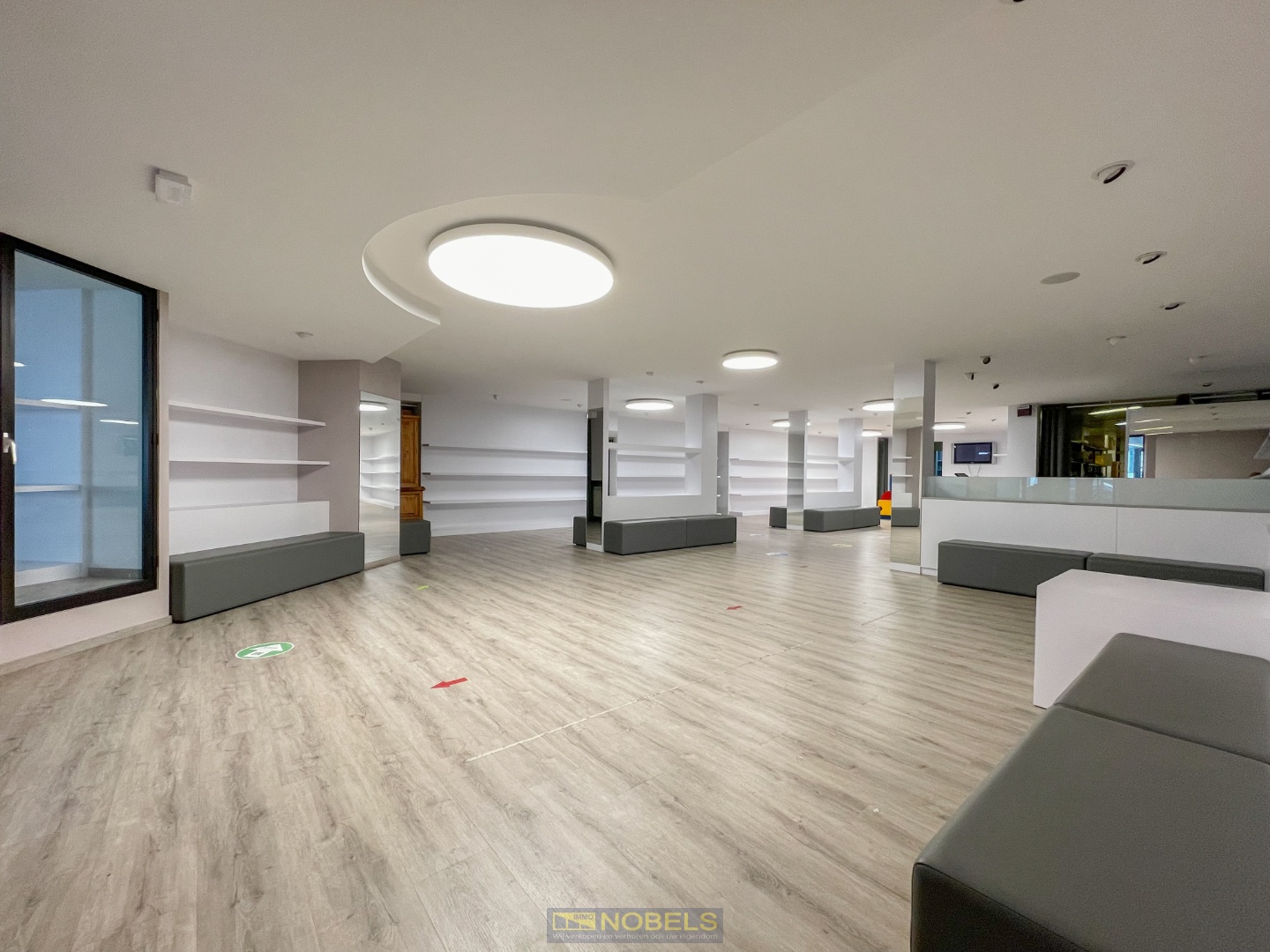 Te koop, veelzijdige eigendom met handelspand en 2 appartementen te centrum Zottegem - foto 2