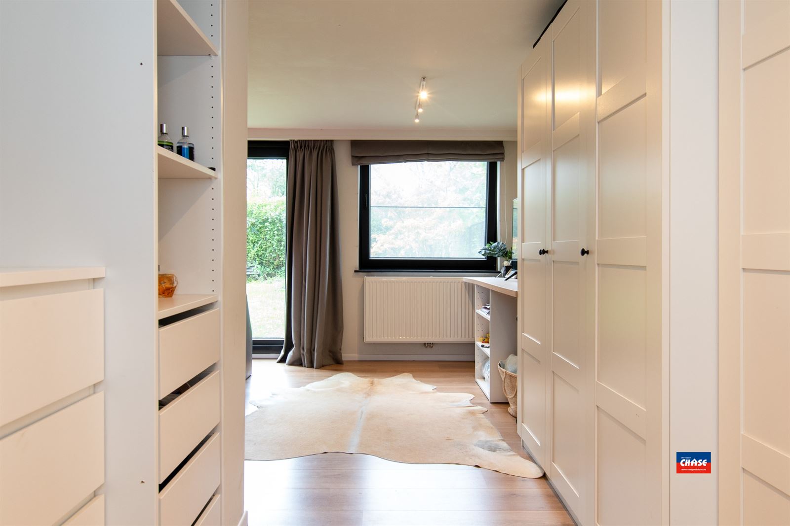 Bel-étage met 4 slaapkamers, grote oprit, garage, grote tuin en groot terras - foto 4
