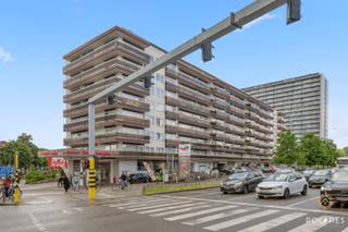 Inscrivez-vous aux visites via www.polares.euDans la résidence Piccadilly, située à la Tervuursevest, nous trouvons cet appartement bien entretenu de...