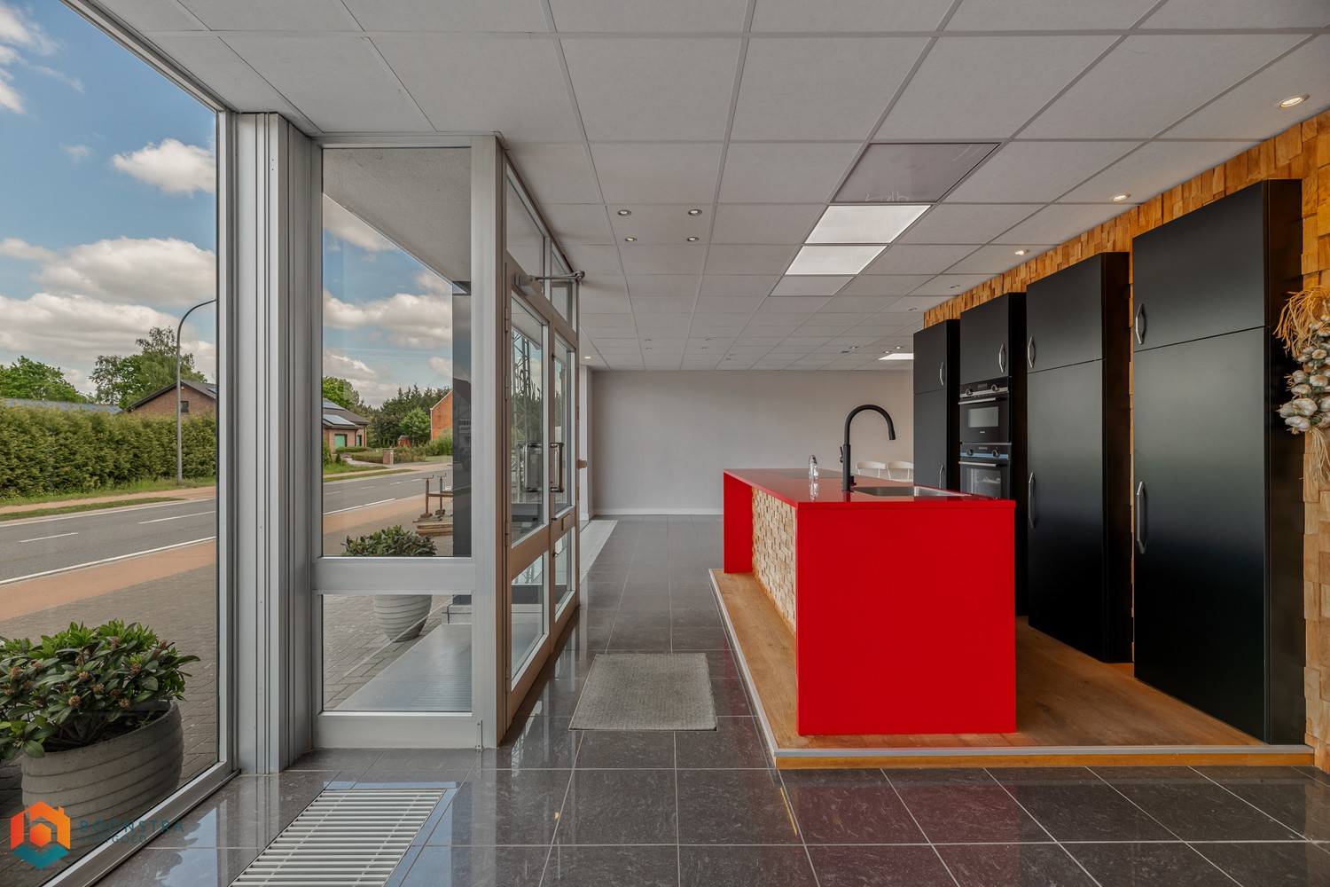 Handelsgelijkvloers met garage &amp; woonst op toplocatie - foto 4