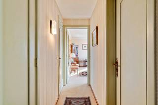 Dit ruime appartement is prima gelegen en doormiddel van de ligging op het vijfde en bovenste verdiep biedt het mooie vergezichten langs 3...