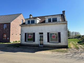 Deze woning biedt een uitstekende kans voor wie op zoek is naar een project met eindeloze mogelijkheden.Gelegen op een rustige en centrale locatie,...