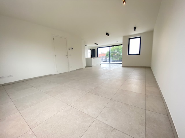 Ruim halfopen appartement met terras in Geluwe. - foto 5