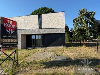 Ruime en volledig afgewerkte half open BEN-woning met 4 slaapkamers te bewonderen in het gezellige Kermt.Vanaf +- 1 oktober heropstart werken...