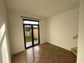 Volledig vernieuwde woning in centrum Herentals.Deze zeer energiezuinige woning bestaat uit inkomhal, leefruimte, volledig geïnstalleerde keuken,...