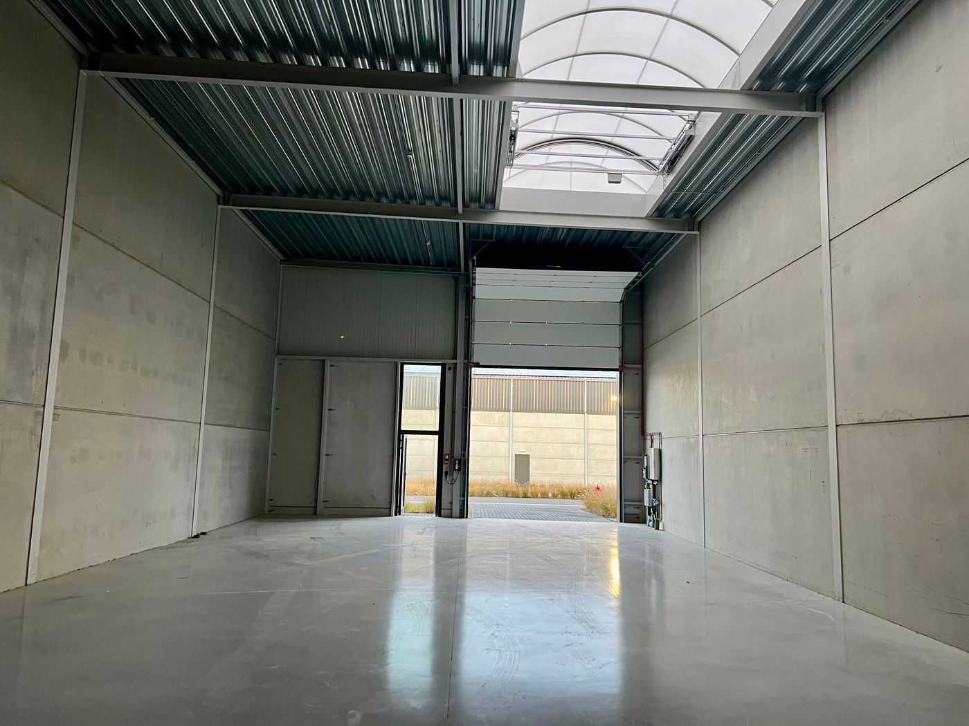 New-build SME unit of 210 m² near the E314 - photo 4