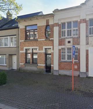 Instapklare rijwoning in Oostende.De indeling is als volgt:Op het gelijkvloers vindt u de inkomhal met trap naar 1e verdieping.Via de hal heeft u...