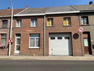 NIEUWSTRAAT 90, 2840 TERHAGENWoonst met garage en tuin! Deze te renoveren woning heeft veel in huis! Enerzijds is er de centrale ligging in Terhagen,...