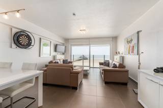 Blankenberge: Instapklaar appartement met zeezicht en 2 terrassen te koop!Op de 6e verdieping van residentie "Ravelingen" vinden we dit...