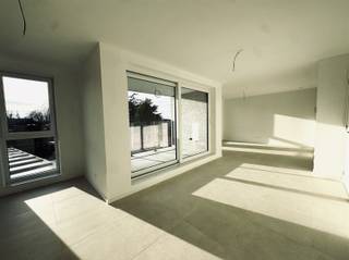 Dit splinternieuw appartement is gelegen op de tweede verdieping in het centrum van Beveren. De indeling van het appartement is als volgt: U...