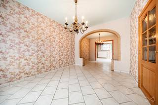 Située à deux pas de toutes les facilités et commodités, à proximité directe du centre-ville de Hannut, cette agréable maison de ville 3 CH...