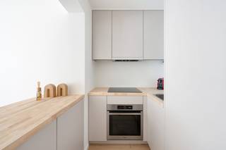 Deze recent gerenoveerde studio is uitstekend gelegen, met inkom langs de Zeedijk in Heist, op slechts enkele stappen van het strand.De leefruimte is...