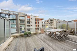 Magnifique et spacieux appartement en duplex avec terrasses sur le toit, situé au cœur du centre commercial et à proximité de la Zeedijk...