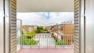 Ontdek dit prachtige lichtrijke appartement in Brussel-Laken, met een bewoonbare oppervlakte van 91m². De woning biedt twee ruime slaapkamers en...