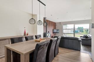 Gelegen in een rustige en residentiële wijk in de Bristerstraat te Brecht bevindt zich deze ruime en uitstekend onderhouden woning, gebouwd in...