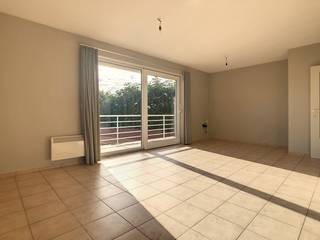Op zoek naar een instapklaar appartement met alle comfort in het centrum van Staden? Dit lichtrijke appartement op de eerste verdieping van...
