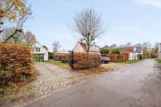 INSTELPRIJS: bieden van € 259.000 |Achter de toegangspoort van deze eigendom ontdek je een woning met sterke basis en vooral veel mogelijkheden...