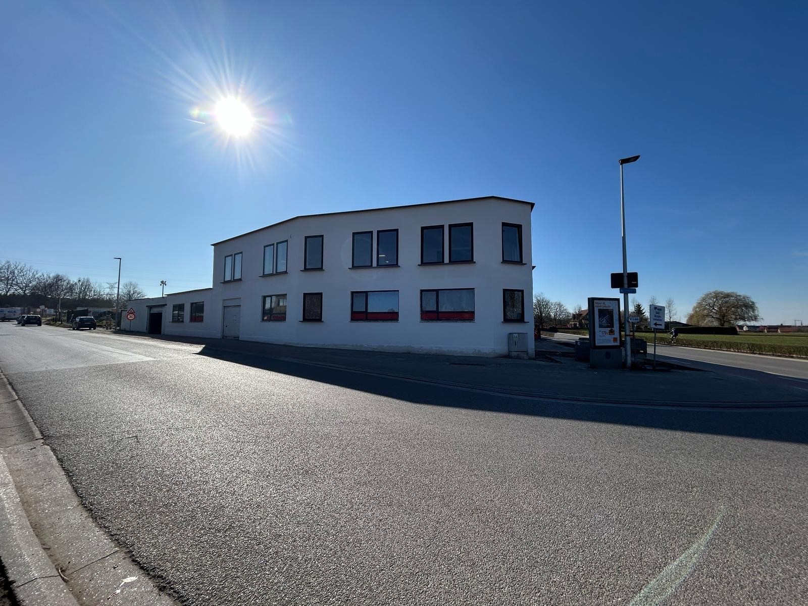 Volledig vernieuwde units voor stockage of ambachtsactiviteit - foto 1