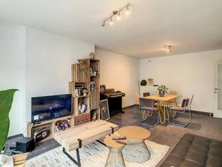 Disposition - 1er étage :- hall d'entrée avec toilettes invités - espace de vie spacieux et lumineux - cuisine ouverte (réfrigérateur,...