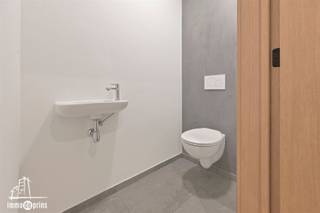 --BEZOEKMOMENT ZATERDAG 28/02 TSS 9U30 EN 10U45***In een rustige omgeving in Vrasene bevindt zich deze energiezuinige nieuwbouwwoning.De...