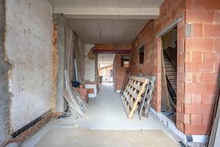U bent op zoek naar een nieuwbouwwoning die u nog naar eigen smaak kan afwerken? Dan is dit uw kans! Nabij het centrum van Kapellen vinden we...
