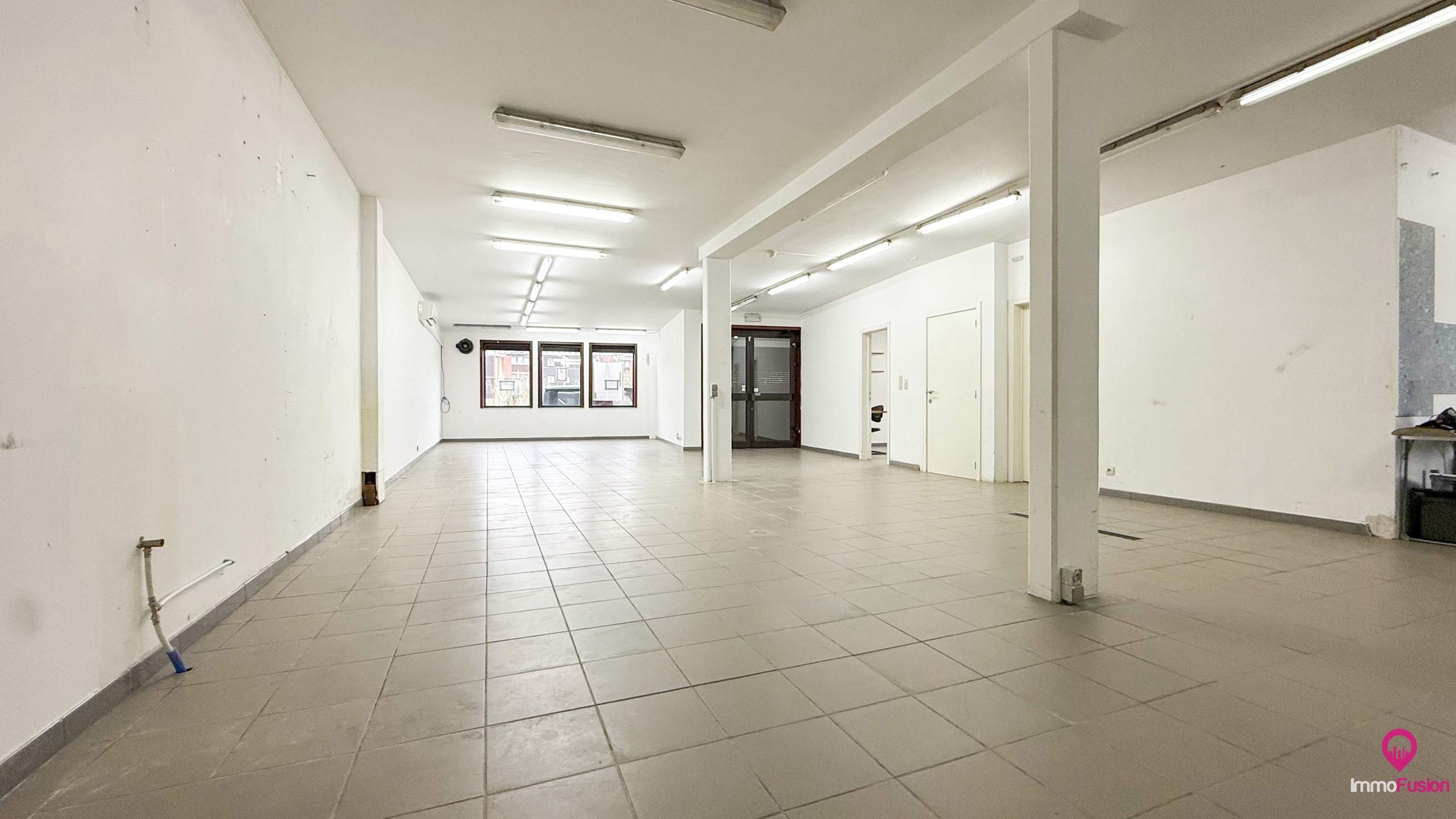 Handelspand met woonst op zeer goede commerciele ligging! - foto 1