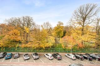 Uniek en luxueus penthouse op de bovenste verdieping, omgeven door een prachtig uitzicht op het park en het gerestaureerde kasteeltje...