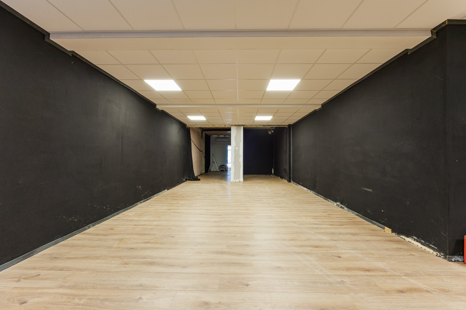 Uniek multifunctioneel gebouw met polyvalente ruimte (±300 m²) en gerenoveerde triplexwoning met terras. - photo 5