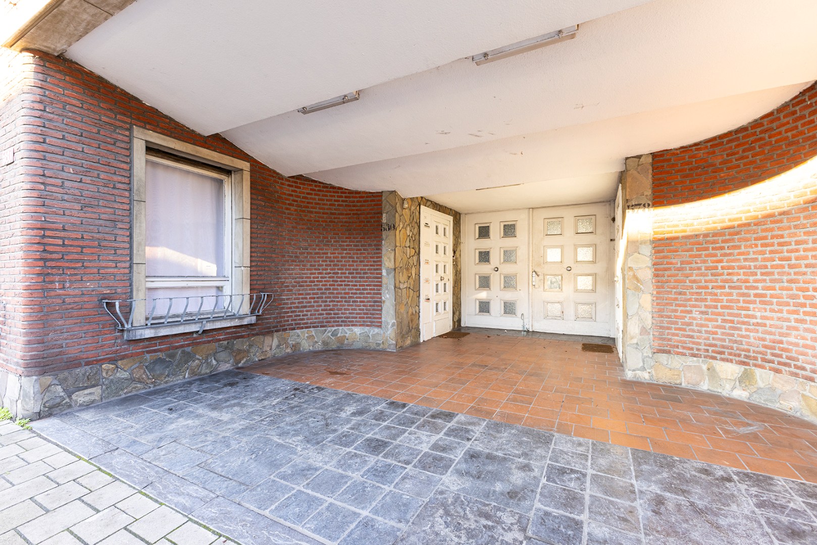Gelijkvloers appartement met koer! - foto 4
