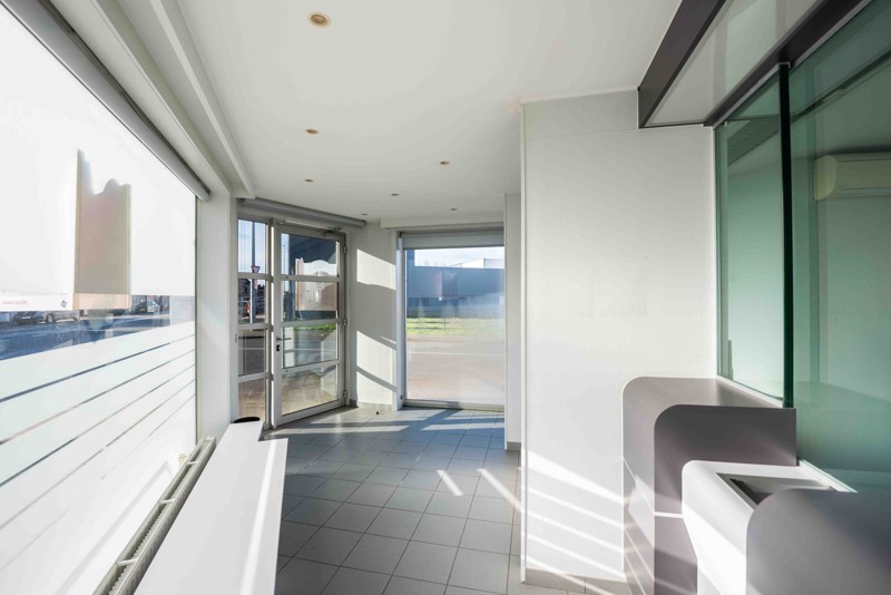 Handelspand/kantoor met woonst op topligging in Kortrijk - photo 5