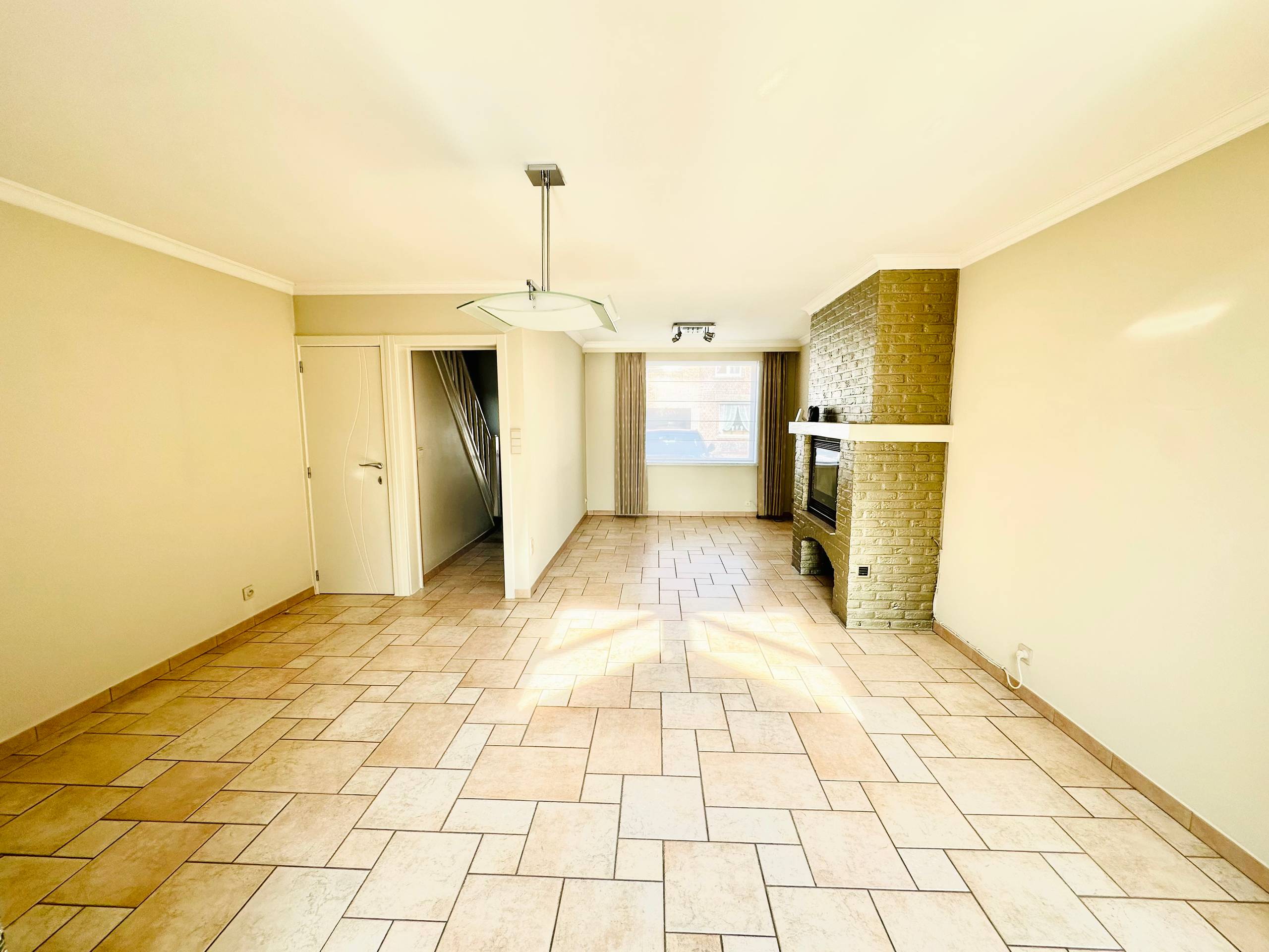 Halfopen woning met garage en zuidgerichte tuin in Roeselare - foto 2