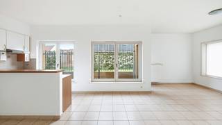 Leuk appartement met 1 slaapkamer op enkele passen van het strand. Het appartement is verzorgd, tof ingedeeld en centraal gelegen vlakbij de winkels en talloze horecazaken. Ook de Zeedijk is slechts een paar stappen ver via de vernieuwde voetgangerstunnel onder de Elizabetlaan. Een uitstekende locatie voor zowel vaste woonst en tweede verblijf. <br /><br />Indeling: Inkom met apart toilet, mooie leefruimte met een verzorgde open keuken en toegang tot een terrasje, één slaapkamer en een badkamer met douche.<br /><br />Geen renovatieplicht (C-label), centrale verwarming op aardgas en asbestveilig. <br /><br />Bezoeken? <br />Graag na afspraak met Willem Cauwels op tel 050/89.27.70.