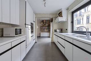 Découvrez cette opportunité polyvalente :un appartement spacieux avec espace commercial, situé dans un endroit stratégique à Ostende. Cette propriété...