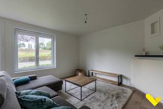 <p><strong>Instapklare woning op toplocatie in Tessenderlo-Ham</strong></p>
<p></p>
<p><strong>Op zoek naar een woning waar je zó kan intrekken? Deze charmante en volledig vernieuwde woning ligt op wandelafstand van de markt van Tessenderlo-Ham en combineert comfort, locatie en investeringspotentieel.</strong></p>
<p></p>
<p><strong>De woning beschikt over 3 volwaardige slaapkamers en werd recent grondig opgefrist. Zo geniet je van een nieuwe badkamer, een moderne, volledig uitgeruste keuken, nieuwe ramen en een nieuwe gasverwarmingsketel. Alles is al gedaan – verhuizen maar.</strong></p>
<p></p>
<p><strong>Dankzij de centrale ligging zijn winkels, scholen, openbaar vervoer en horeca vlot bereikbaar. Dit maakt de woning ideaal als starterswoning, maar ook perfect geschikt als opbrengsteigendom met een vlotte verhuurbaarheid.</strong></p>
<p></p>
<p><strong>Troeven op een rij:</strong></p>
<ul>
<li><span><strong> </strong></span><strong></strong><span><strong> </strong></span><strong>Wandelafstand van de markt van Tessenderlo-Ham</strong></li>
<li><span><strong> </strong></span><strong></strong><span><strong> </strong></span><strong>3 slaapkamers</strong></li>
<li><span><strong> </strong></span><strong></strong><span><strong> </strong></span><strong>Nieuwe keuken en badkamer</strong></li>
<li><span><strong> </strong></span><strong></strong><span><strong> </strong></span><strong>Nieuwe ramen en gasverwarmingsketel</strong></li>
<li><span><strong> </strong></span><strong></strong><span><strong> </strong></span><strong>Instapklaar </strong></li>
<li><span><strong> </strong></span><strong></strong><span><strong> </strong></span><strong>Ideaal voor starters of investeerders</strong></li>
<li><strong><span>Volledig geschilderd</span></strong></li>
</ul>
<p></p>
<p><strong>Een woning met deze combinatie van locatie, vernieuwing en prijs-kwaliteit is zeldzaam. Mis deze kans niet!</strong></p>
<p><strong><br /><br /></strong></p>