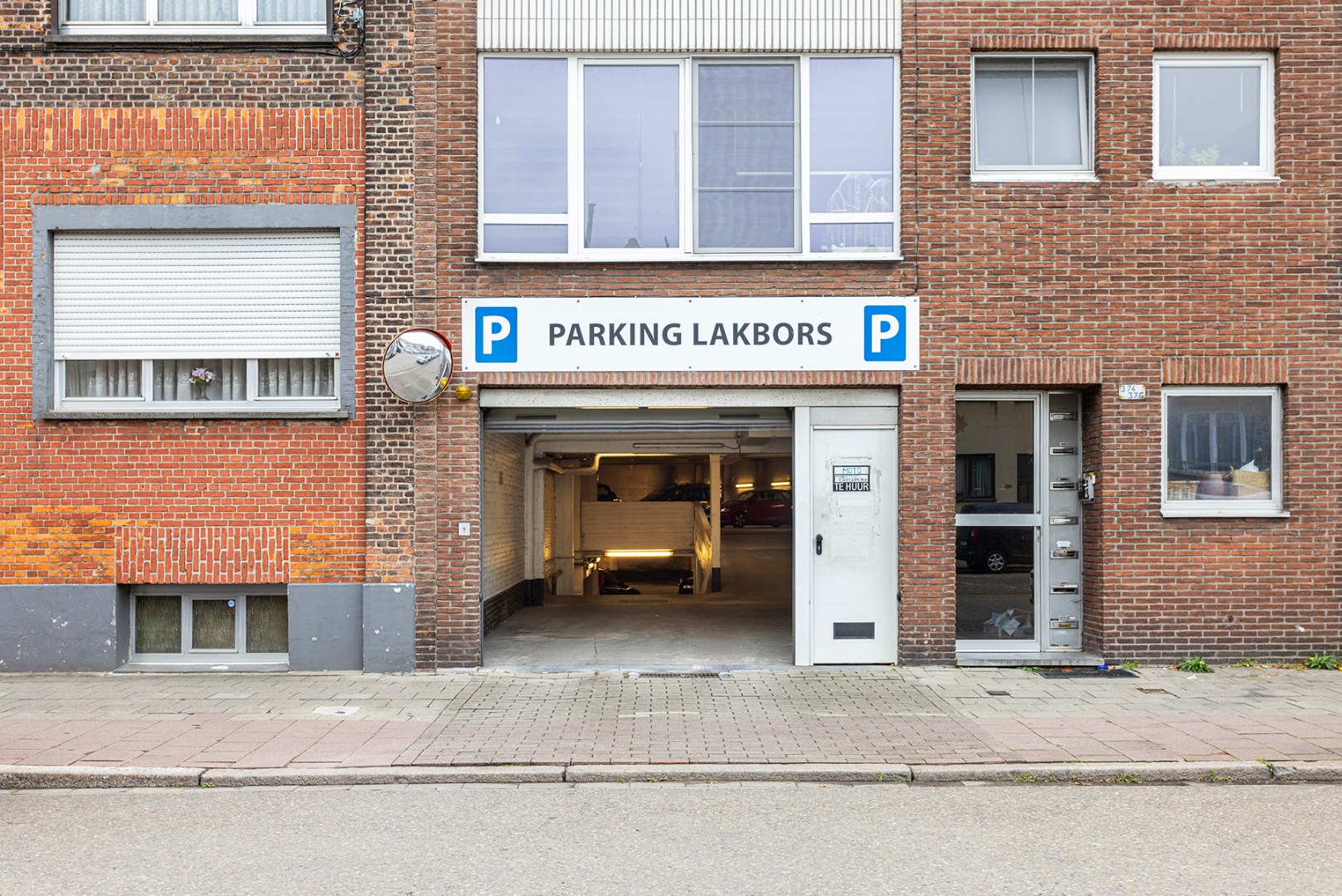 Garage for sale in Deurne - photo 1