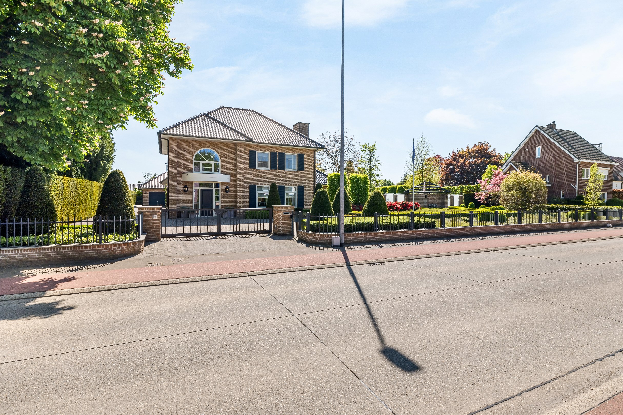 Exclusieve villa met 4 slpks op ca. 1.700 m² te Hamont-Achel - foto 2