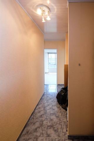 Ligging: Appartement op de 4° (en hoogste)  verdieping van een gebouw met lift, gelegen te Hoboken in een rustige wijk met speeltuin en pleintjes,...