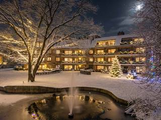 Luxueus gelijkvloers appartement (ca. 220 m²) met groot terras, tuin en 3 slaapkamersDit uitzonderlijk ruime en instapklare gelijkvloers appartement...