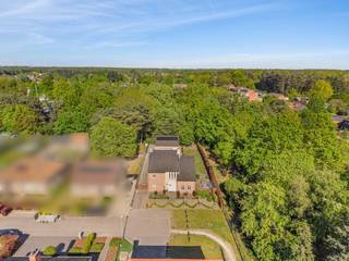 Karaktervolle instapklare pastoriewoning met ruim bijgebouw te Zoerle-Parwijs (Westerlo)Deze prachtige pastoriewoning is rustig gelegen in een...