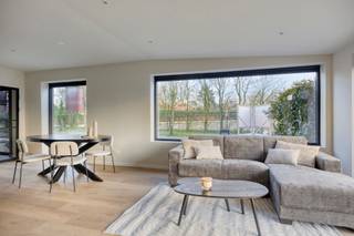 In kindvriendelijke omgeving gelegen laagbouwwoning met 3 slaapkamers en tuin. De woning werd volledig gerenoveerd.Zeer gunstige en rustige ligging...