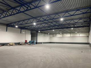 unit 2 van 1180 m² is gelegen in een verzorgd en beveiligd complex.- 1180 m² privatieve opslagruimte- Sectionaalpoort + aparte toegangsdeur-...