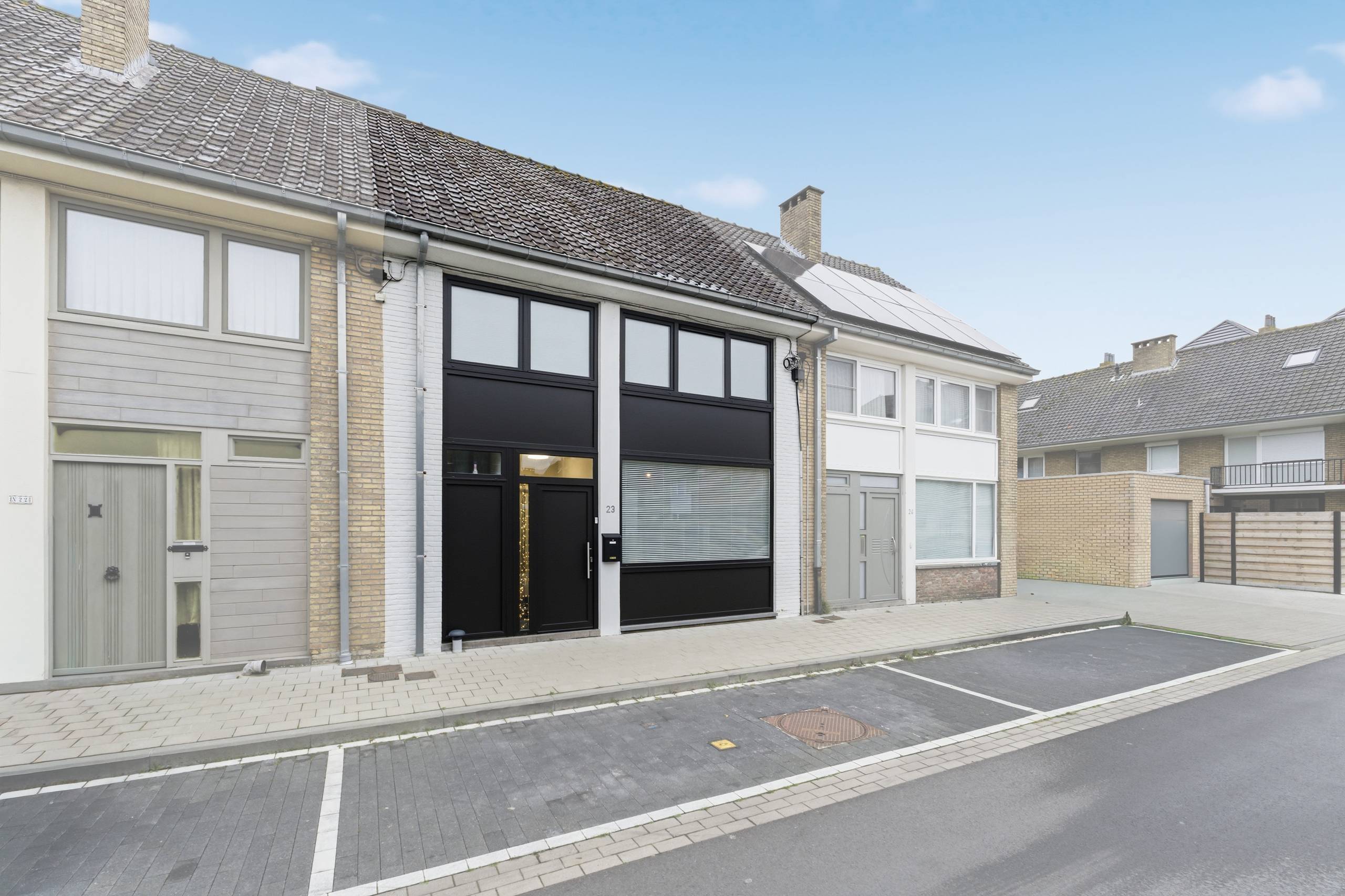 Volledig gerenoveerde woning (2016) in centrum van Veurne - foto 1