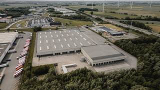 Logistieke toplocatie met 82 laadkades, 2.141 m² kantoren, ruime parkeermogelijkheden en flexibele indeling. Perfect voor bedrijven die...