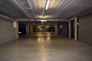 Deze garagebox, deel van de residentie Vrijdagsmarkt is gelegen op de -3 en is te bereiken via de publieke, betalende parking van de...