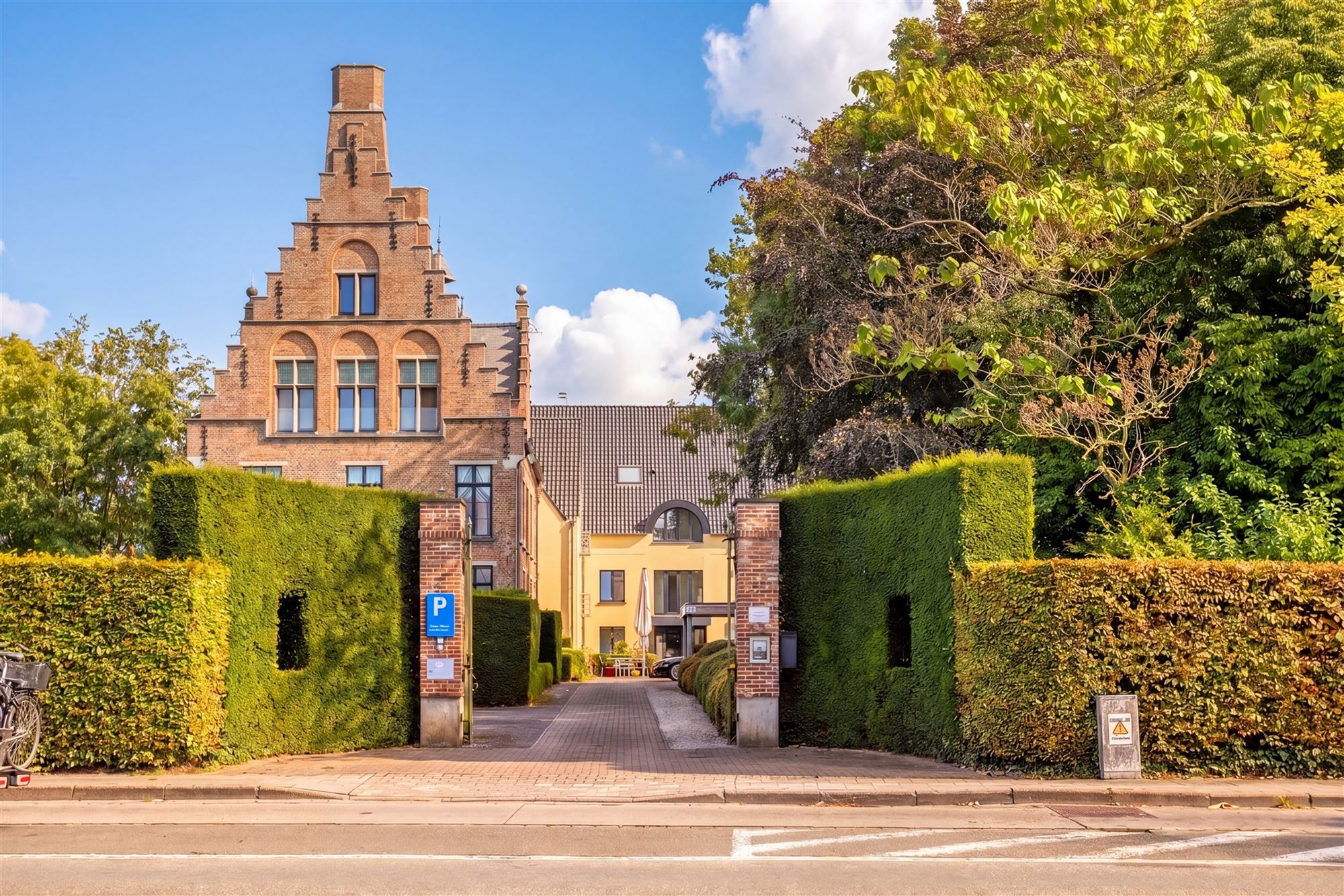 Gelijkvloerse vernieuwde assistentieflat met terras op exclusief 17de eeuws kasteeldomein in het pittoreske Brugge - foto 5