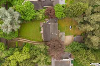 Villa exclusive sur un généreux terrain de 3.000 m² en bordure d'une réserve naturelle uniqueAu cœur de la prestigieuse Kalmthout, en bordure d'une...