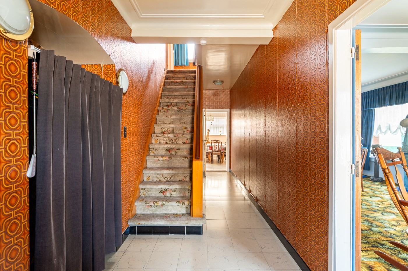 Vrijstaande, te renoveren woning met 3 à 4 slpk., garage en zuid-tuin - foto 2