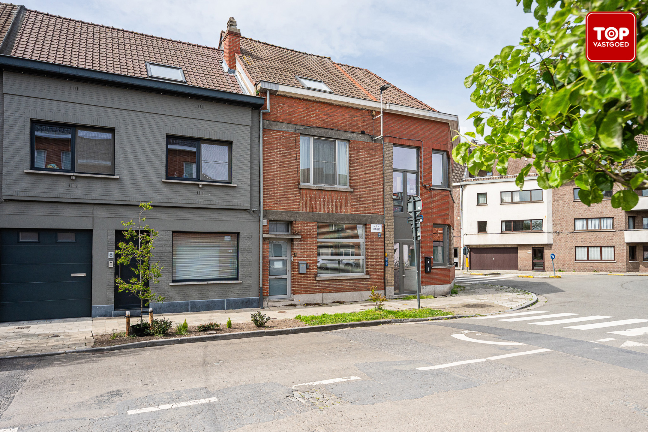 Charmante rijwoning met 4 slaapkamers op een toplocatie - foto 1